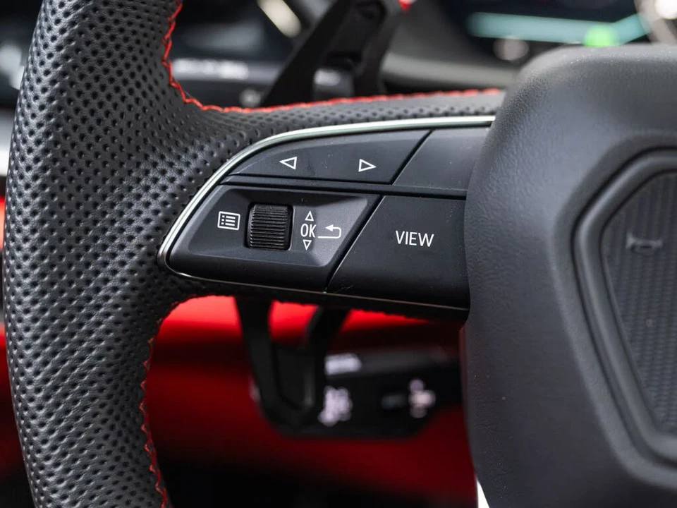 2025 Lamborghini Urus SE - Image 24 of 31