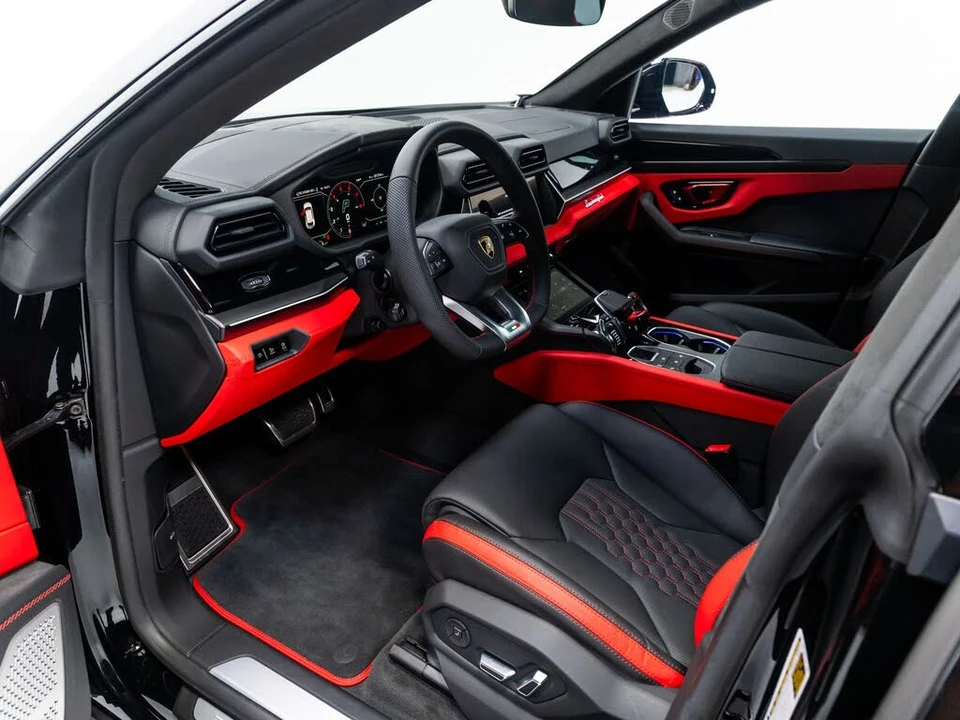 2025 Lamborghini Urus SE - Image 9 of 31