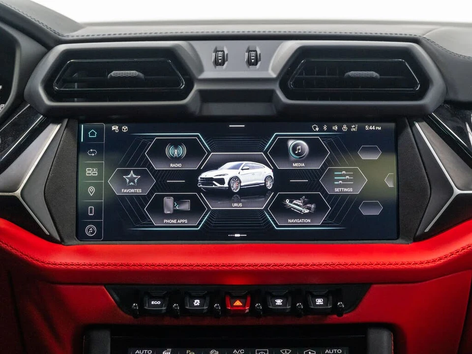 2025 Lamborghini Urus SE - Image 26 of 31