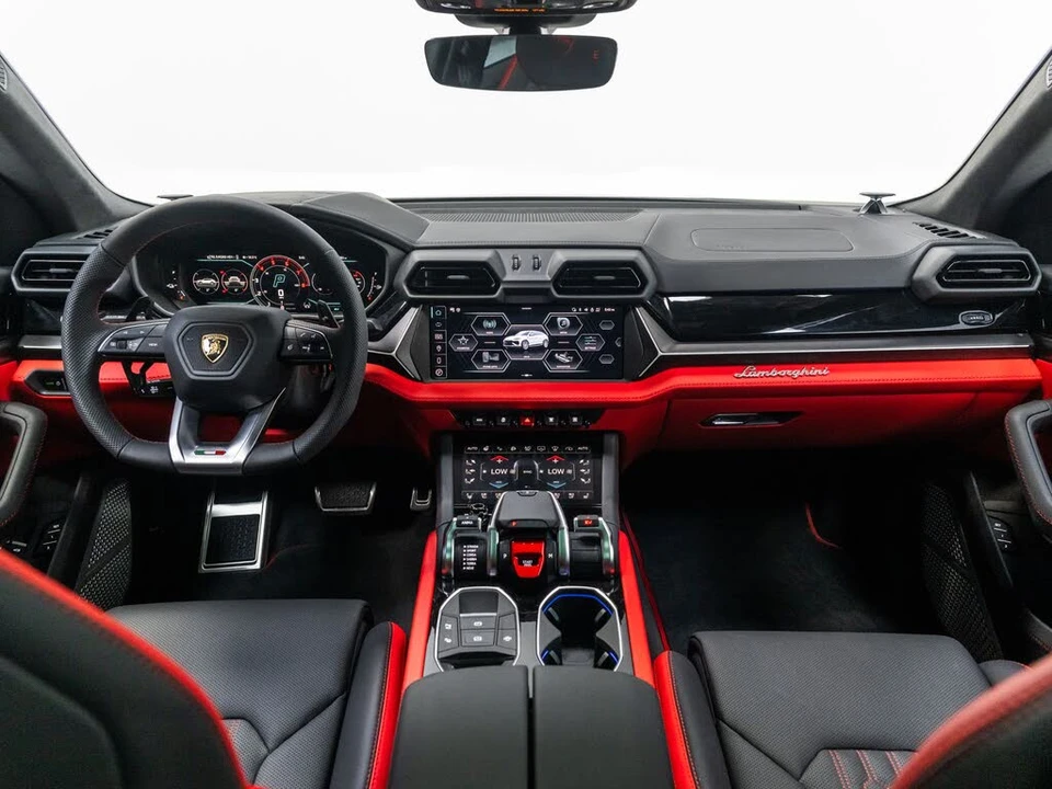2025 Lamborghini Urus SE - Image 18 of 31