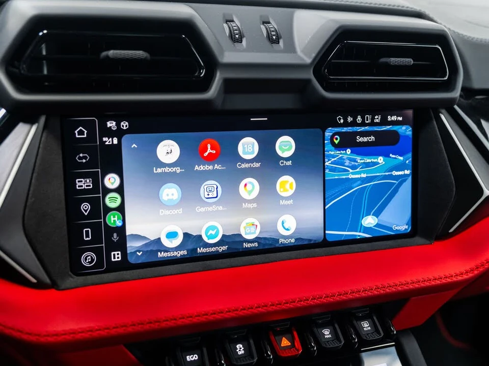 2025 Lamborghini Urus SE - Image 28 of 31