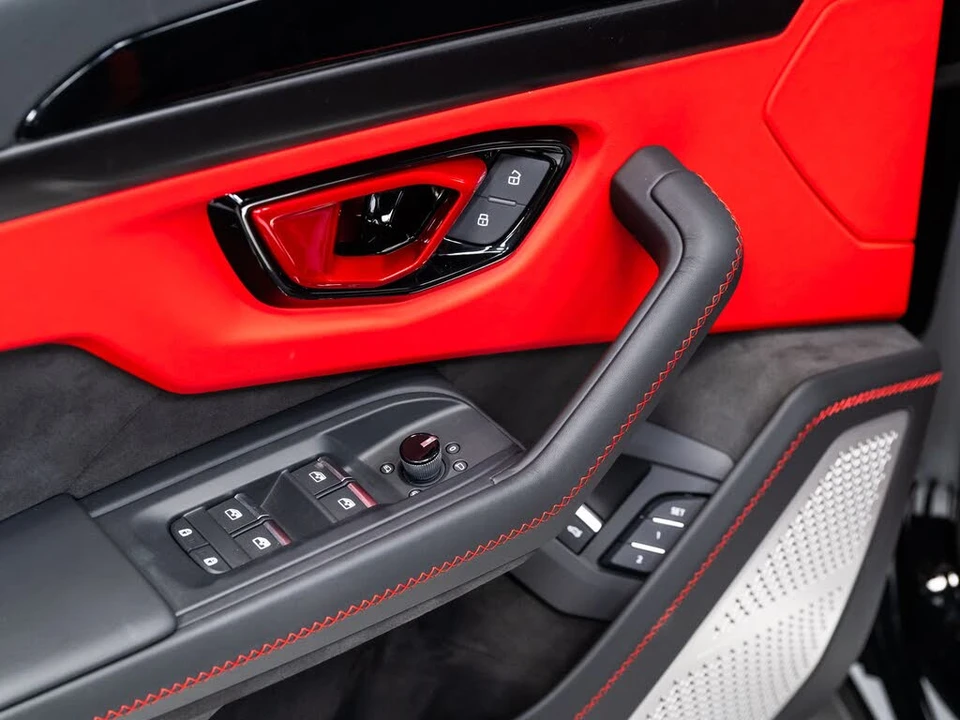2025 Lamborghini Urus SE - Image 14 of 31