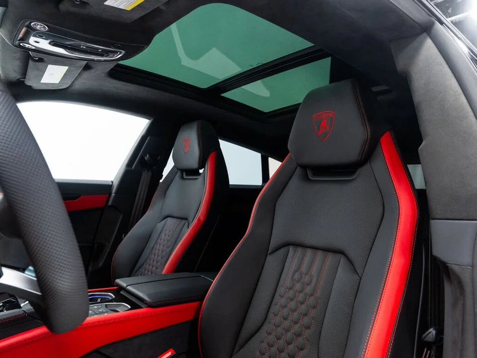 2025 Lamborghini Urus SE - Image 12 of 31