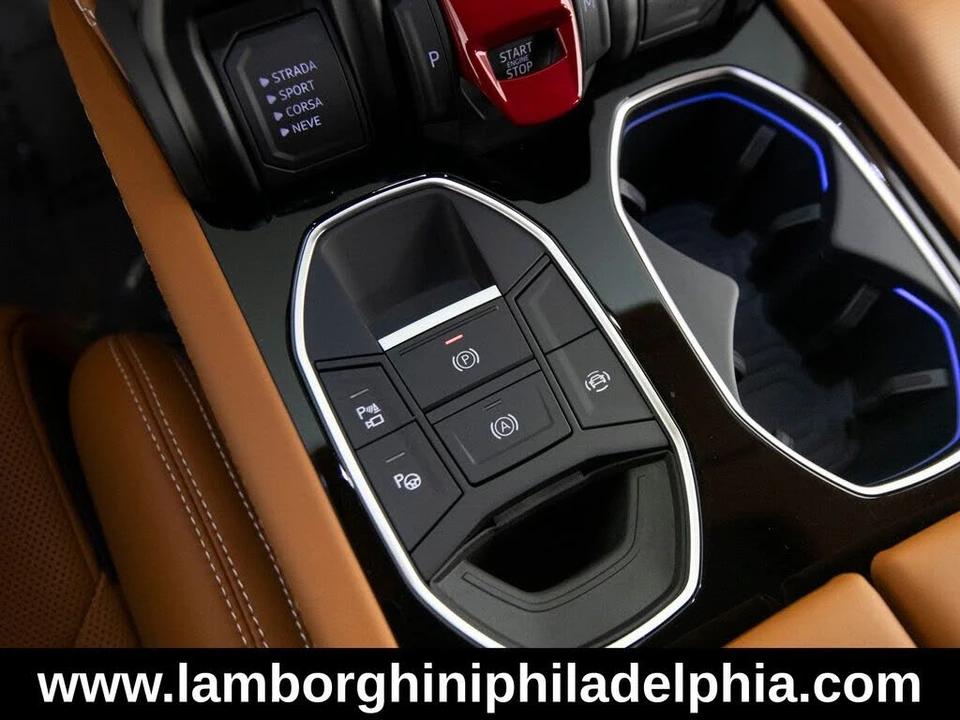 2025 Lamborghini Urus SE - Image 25 of 31