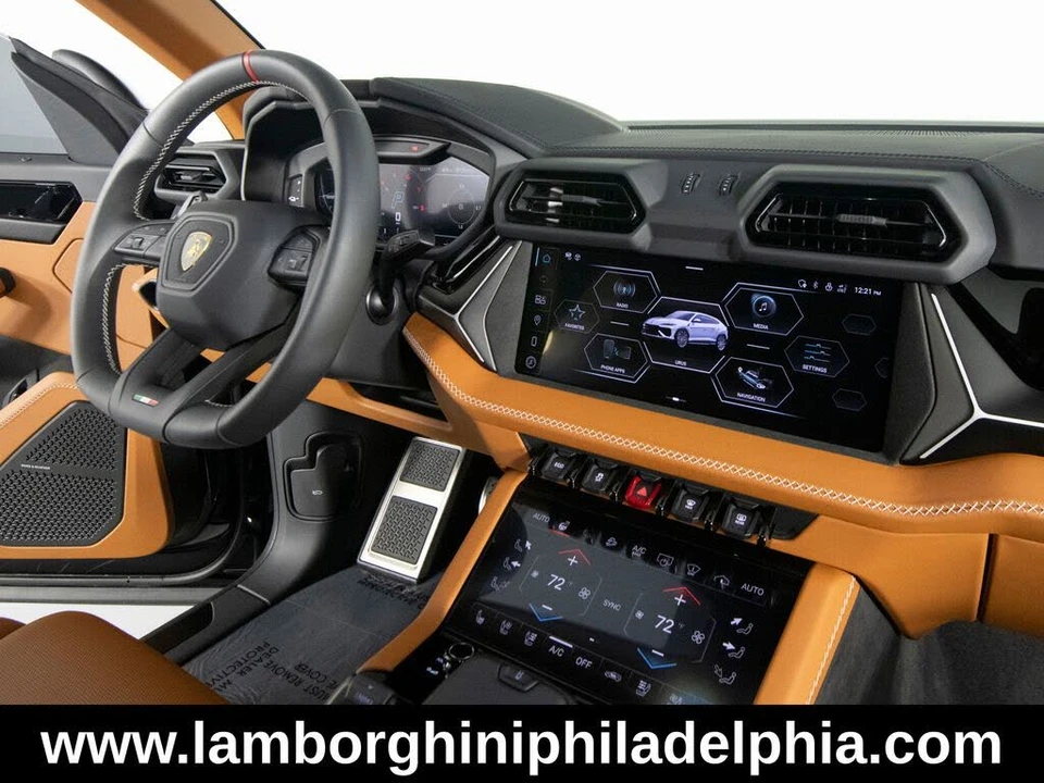 2025 Lamborghini Urus SE - Image 28 of 31