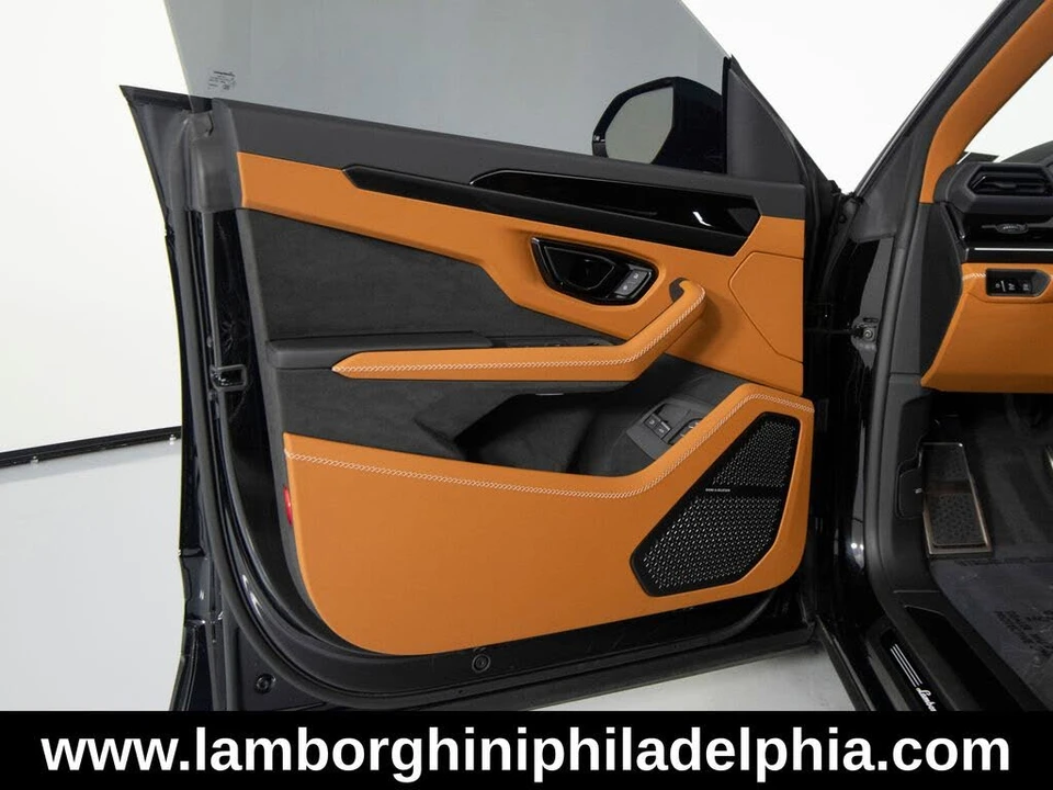 2025 Lamborghini Urus SE - Image 12 of 31