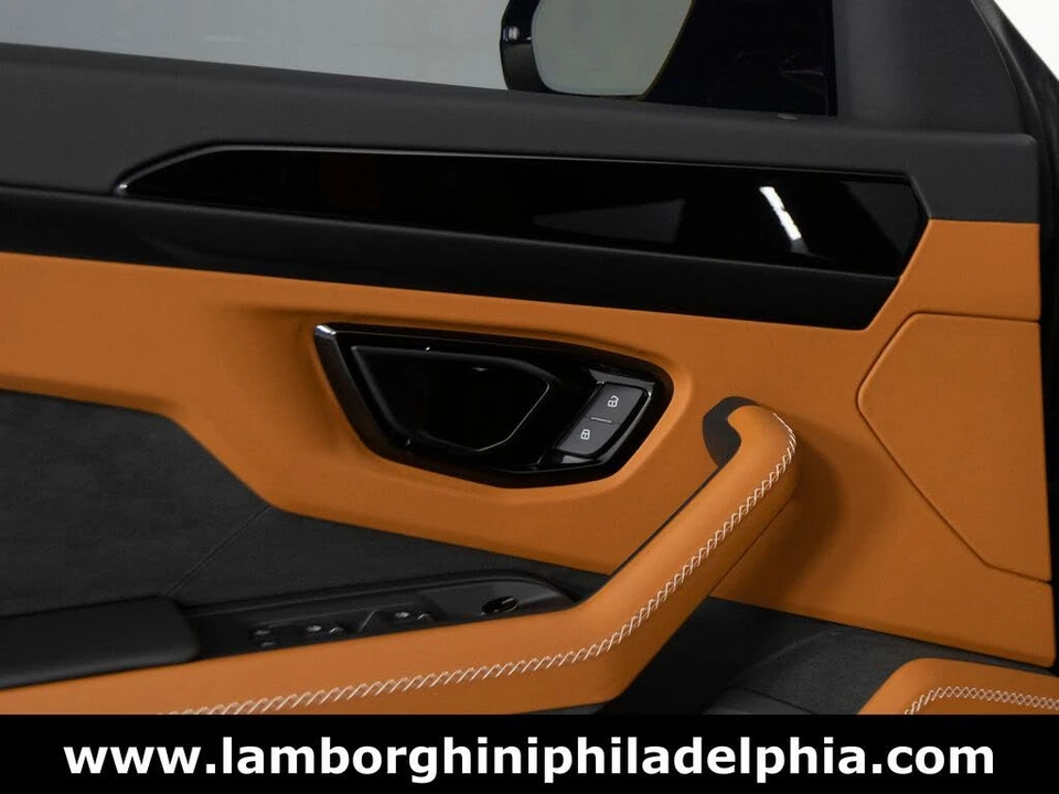 2025 Lamborghini Urus SE - Image 13 of 31