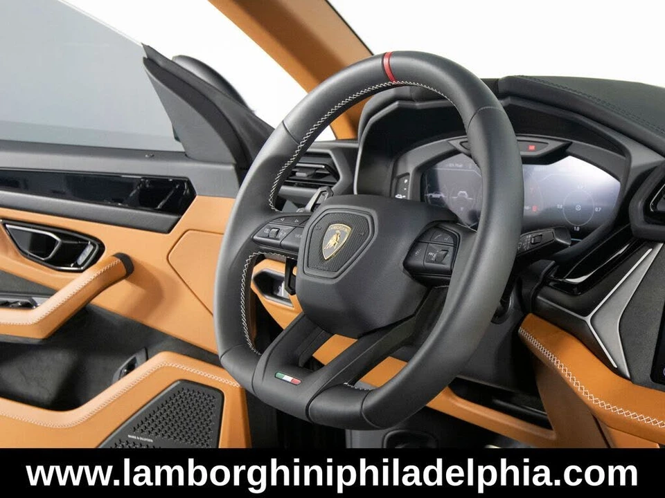 2025 Lamborghini Urus SE - Image 29 of 31