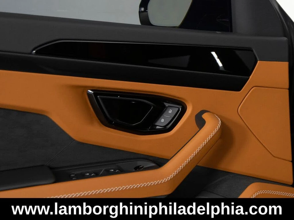 2025 Lamborghini Urus SE - Image 13 of 31
