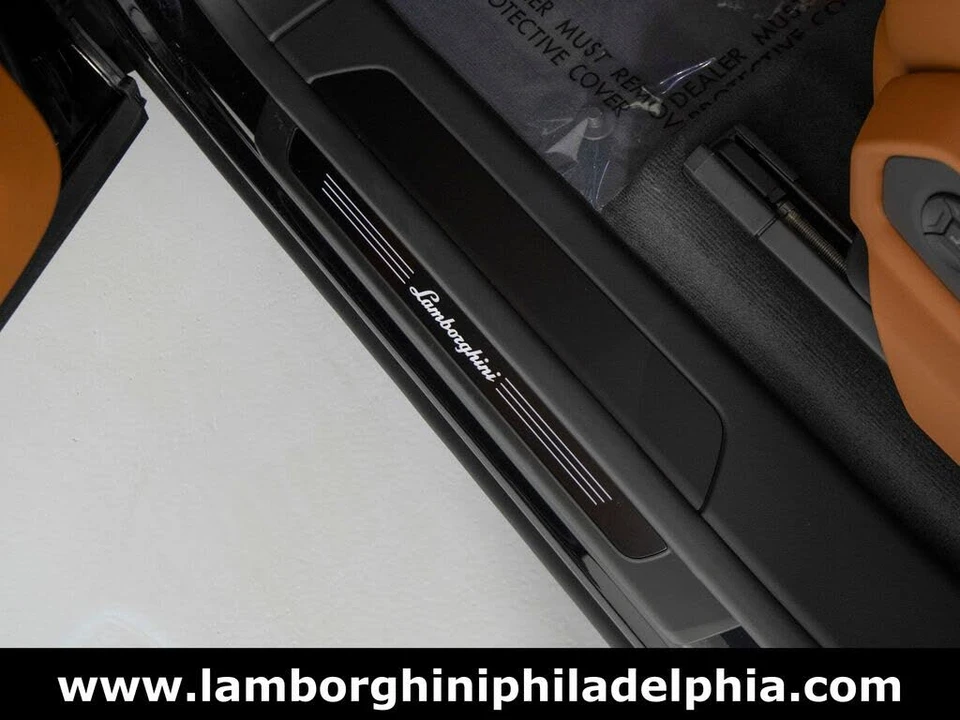 2025 Lamborghini Urus SE - Image 15 of 31