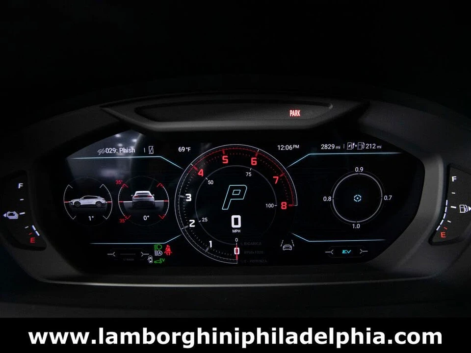 2025 Lamborghini Urus SE - Image 18 of 31