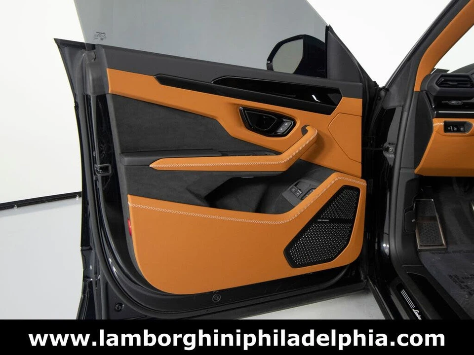2025 Lamborghini Urus SE - Image 12 of 31