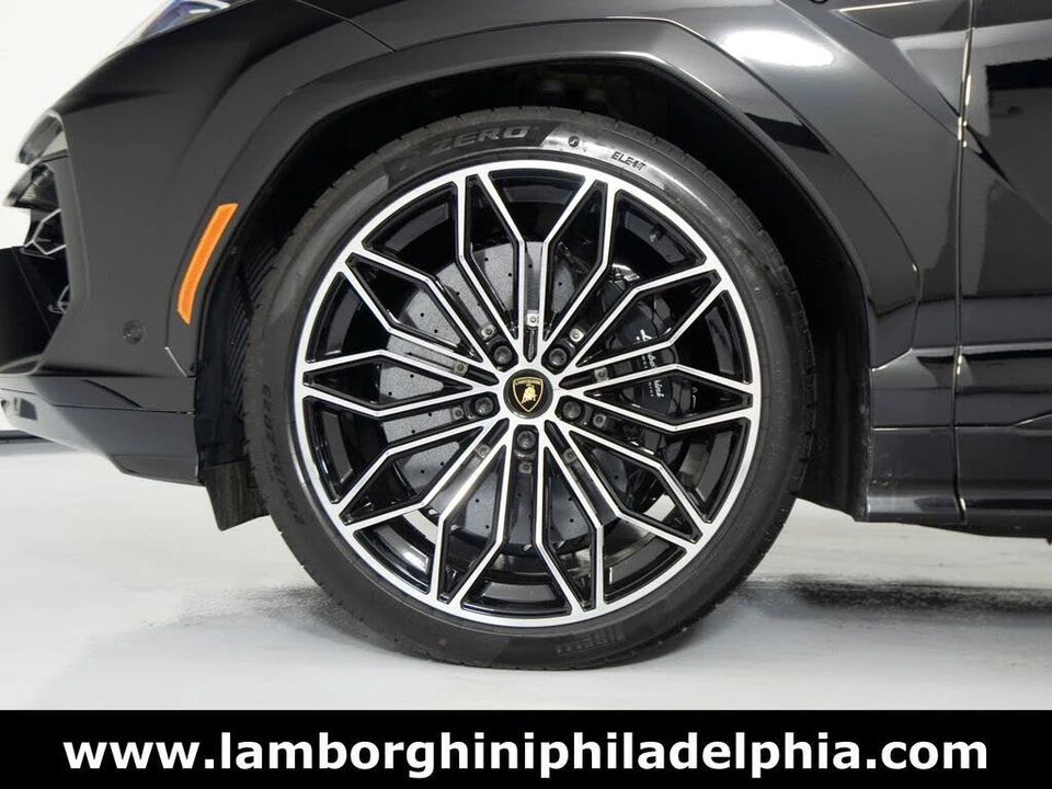 2025 Lamborghini Urus SE - Image 9 of 31
