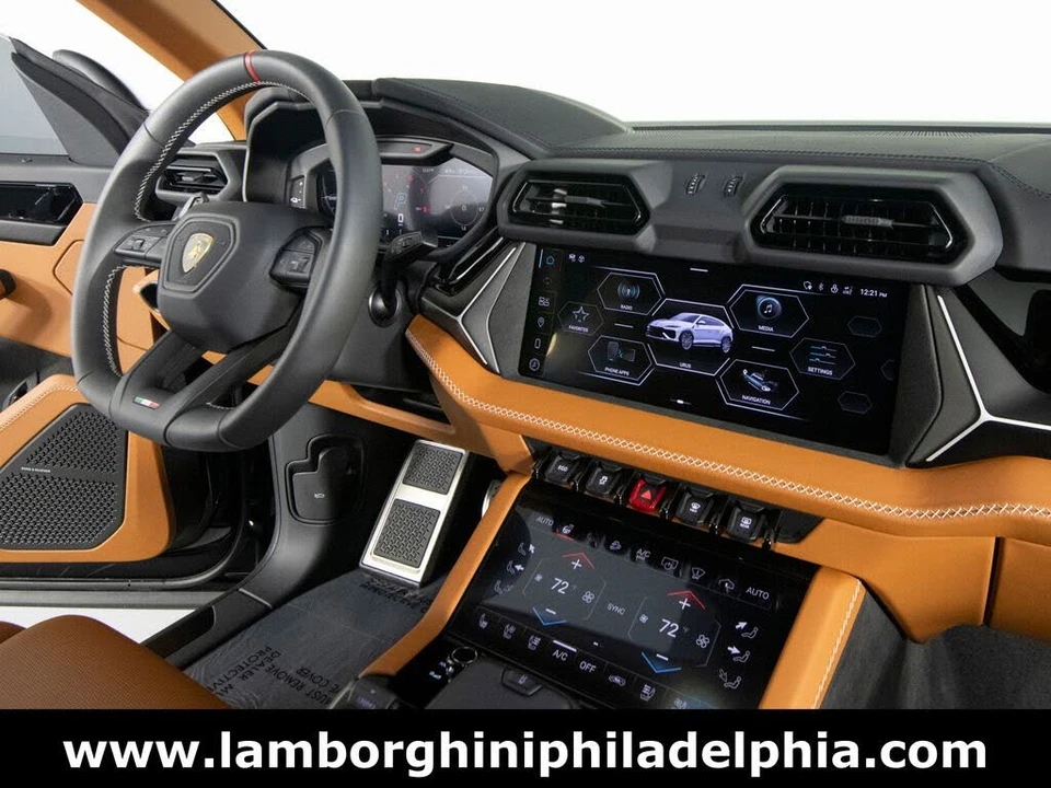 2025 Lamborghini Urus SE - Image 28 of 31