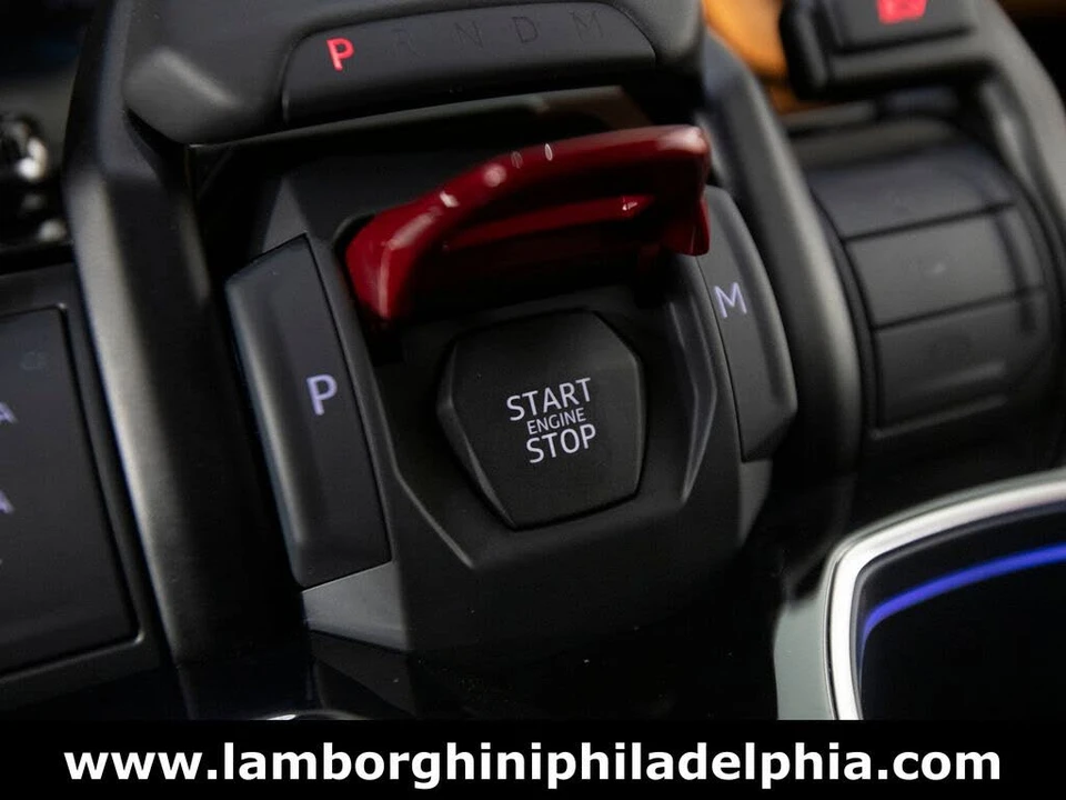 2025 Lamborghini Urus SE - Image 23 of 31