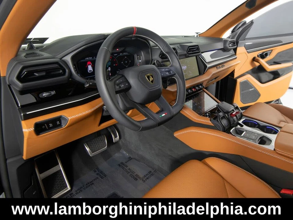 2025 Lamborghini Urus SE - Image 11 of 31