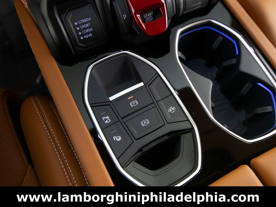 2025 Lamborghini Urus SE - Image 25 of 31