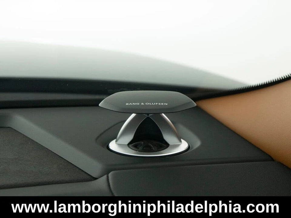 2025 Lamborghini Urus SE - Image 31 of 31