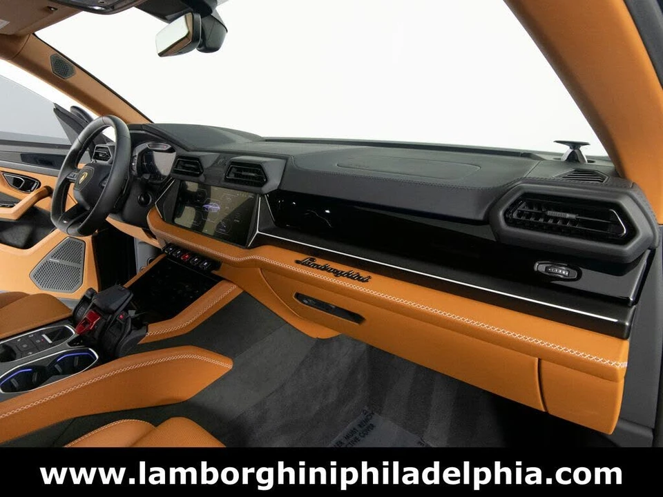2025 Lamborghini Urus SE - Image 27 of 31