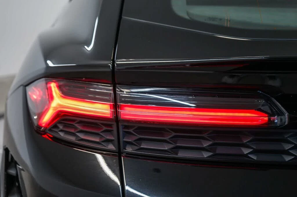 2025 Lamborghini Urus SE - Image 11 of 31
