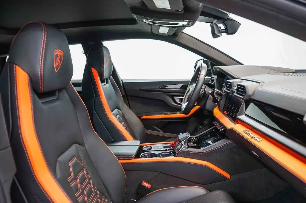 2025 Lamborghini Urus SE - Image 24 of 31
