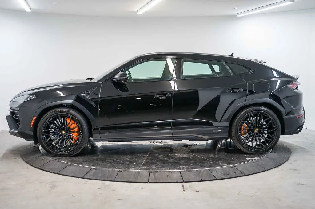 2025 Lamborghini Urus SE - Image 2 of 31