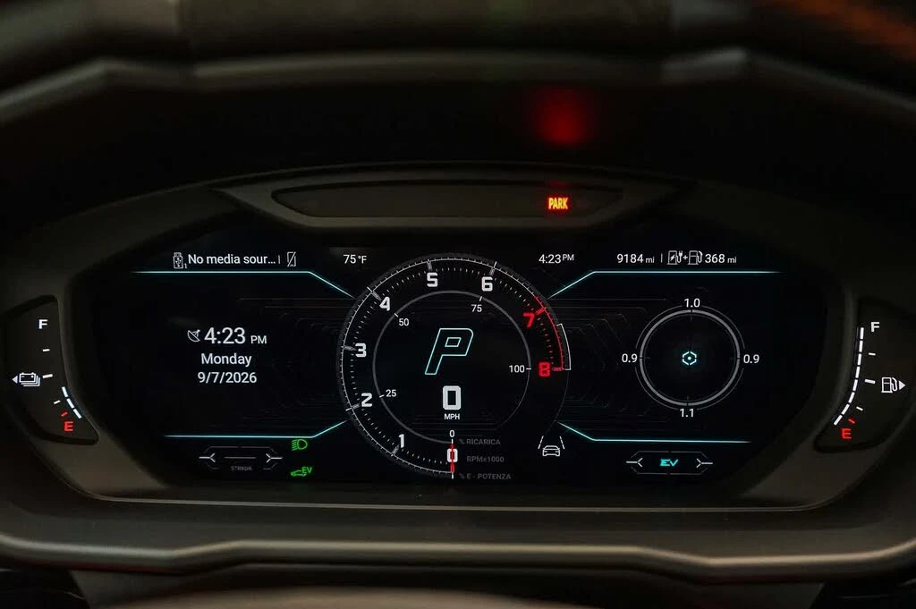 2025 Lamborghini Urus SE - Image 30 of 31
