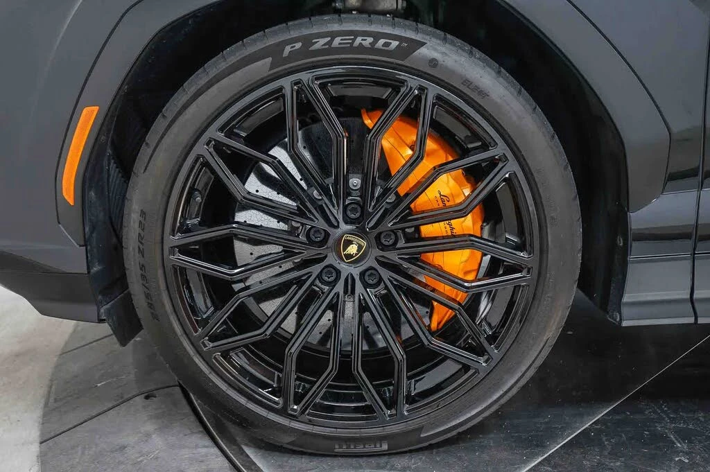 2025 Lamborghini Urus SE - Image 15 of 31
