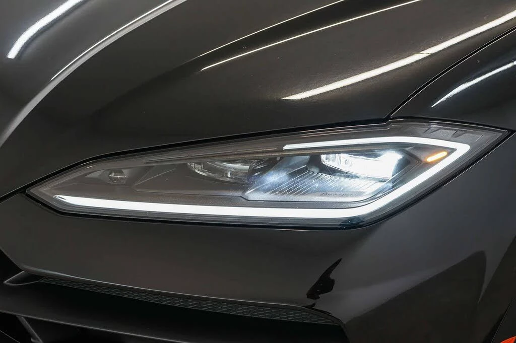 2025 Lamborghini Urus SE - Image 17 of 31