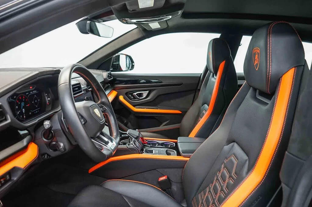 2025 Lamborghini Urus SE - Image 25 of 31