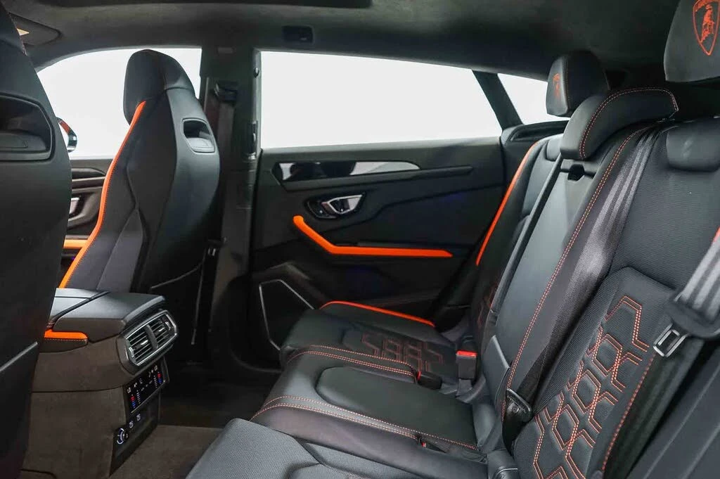 2025 Lamborghini Urus SE - Image 26 of 31
