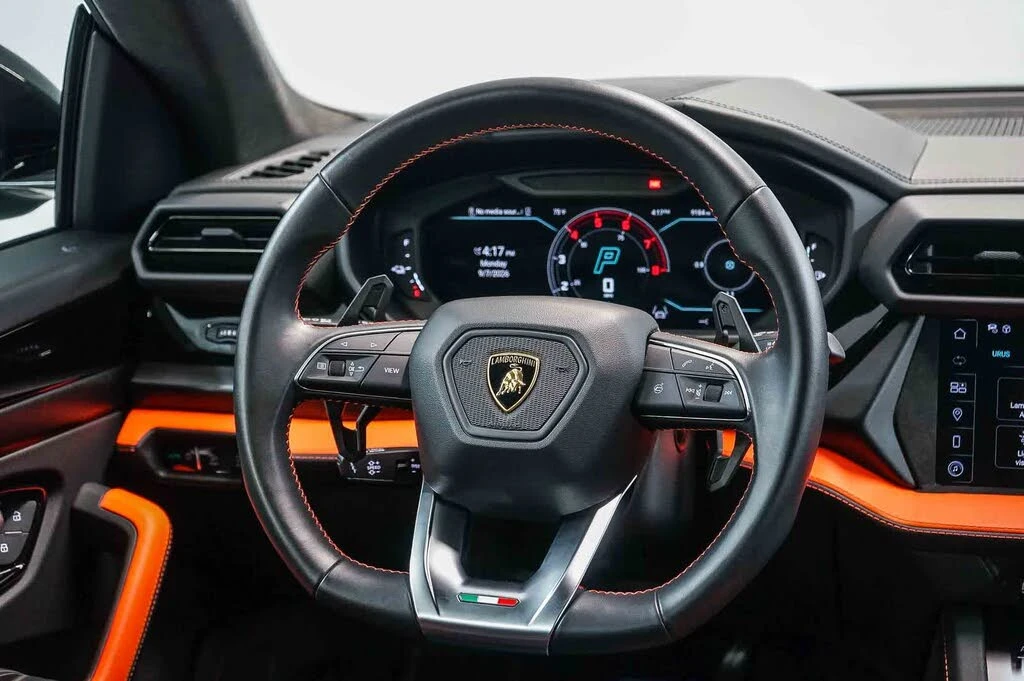 2025 Lamborghini Urus SE - Image 22 of 31