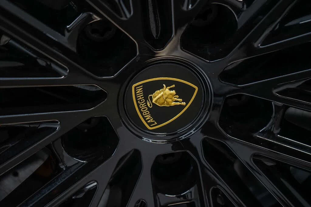 2025 Lamborghini Urus SE - Image 14 of 31