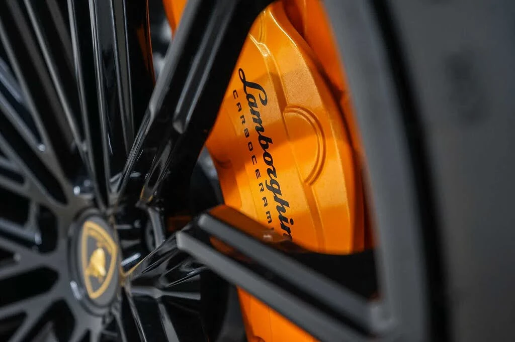2025 Lamborghini Urus SE - Image 16 of 31