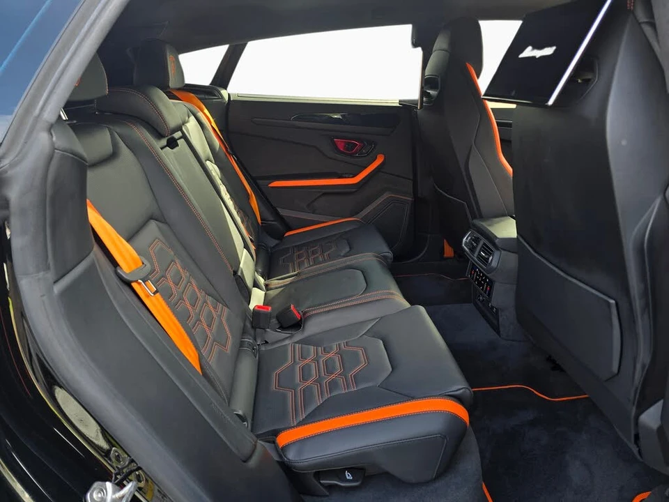 2025 Lamborghini Urus SE - Image 26 of 31