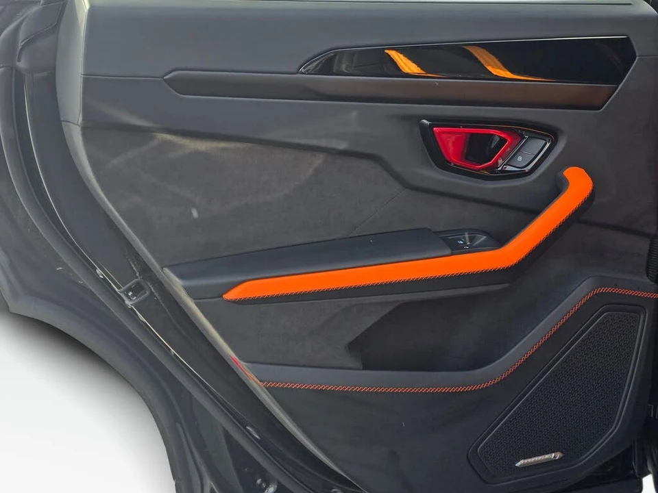 2025 Lamborghini Urus SE - Image 21 of 31