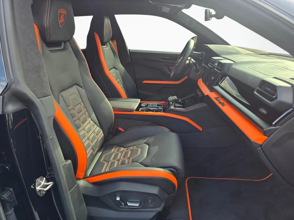 2025 Lamborghini Urus SE - Image 29 of 31