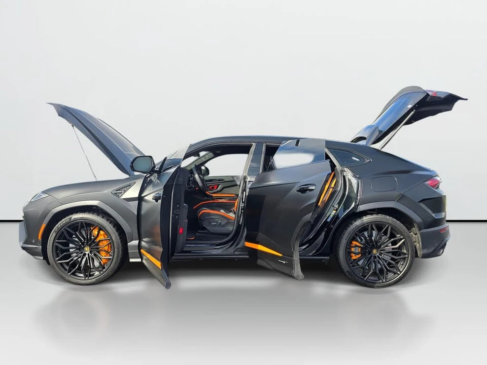 2025 Lamborghini Urus SE - Image 10 of 31
