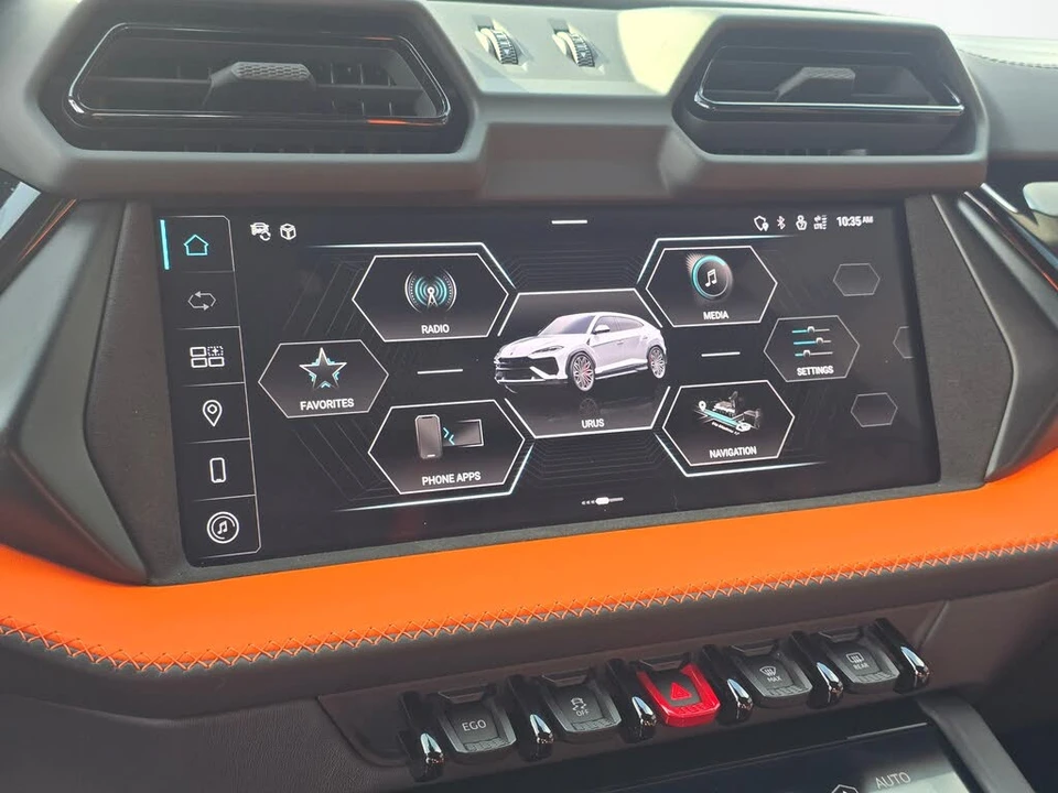 2025 Lamborghini Urus SE - Image 15 of 31
