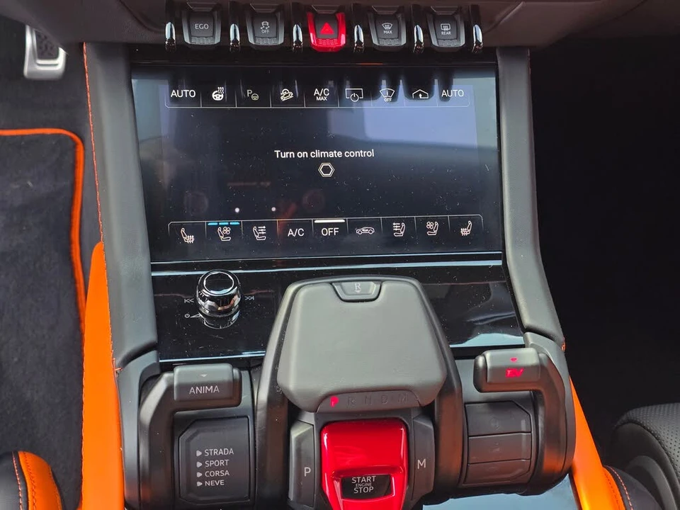 2025 Lamborghini Urus SE - Image 16 of 31
