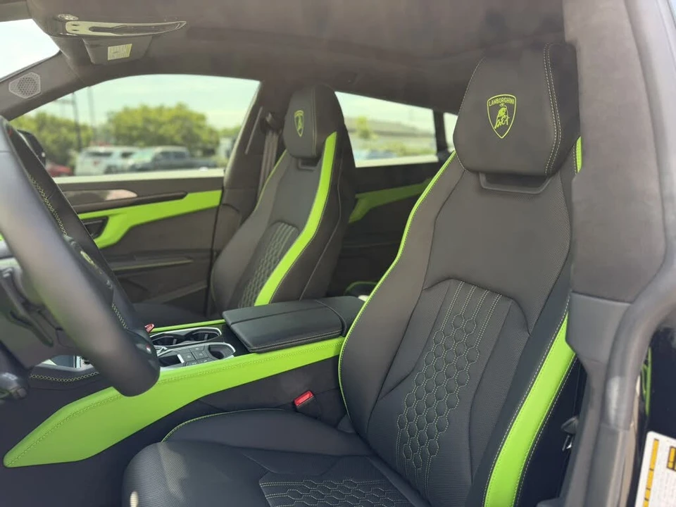2025 Lamborghini Urus SE - Image 9 of 31
