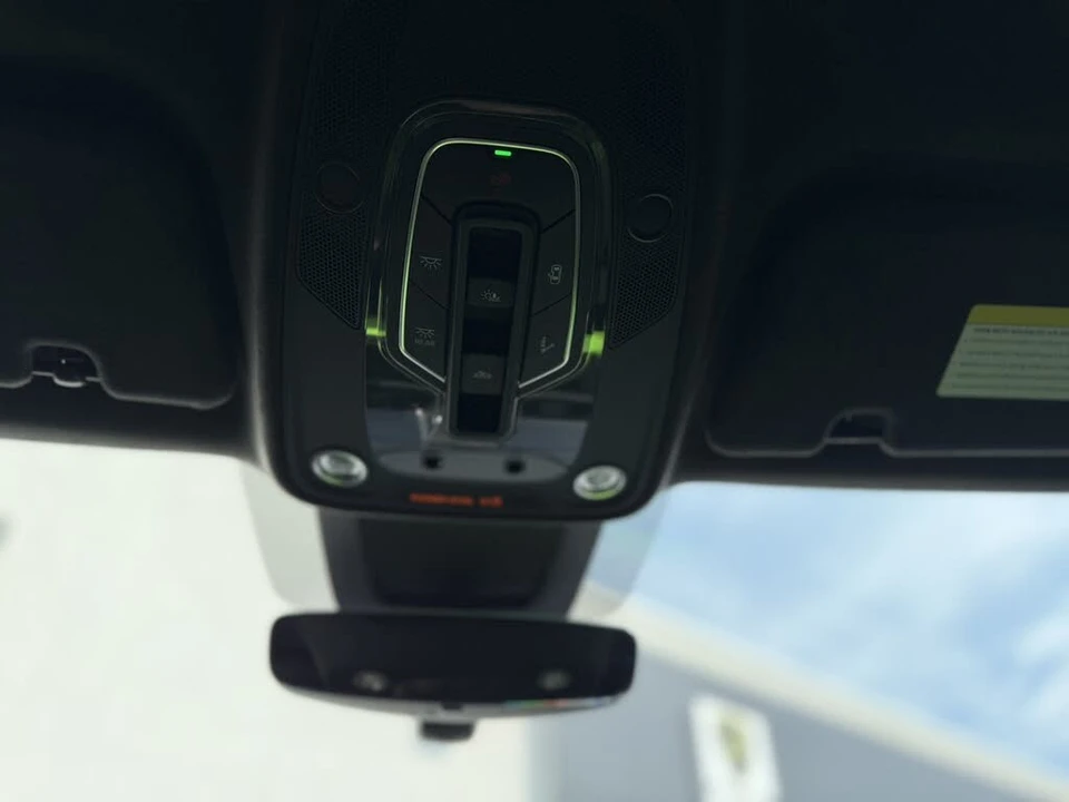 2025 Lamborghini Urus SE - Image 19 of 31