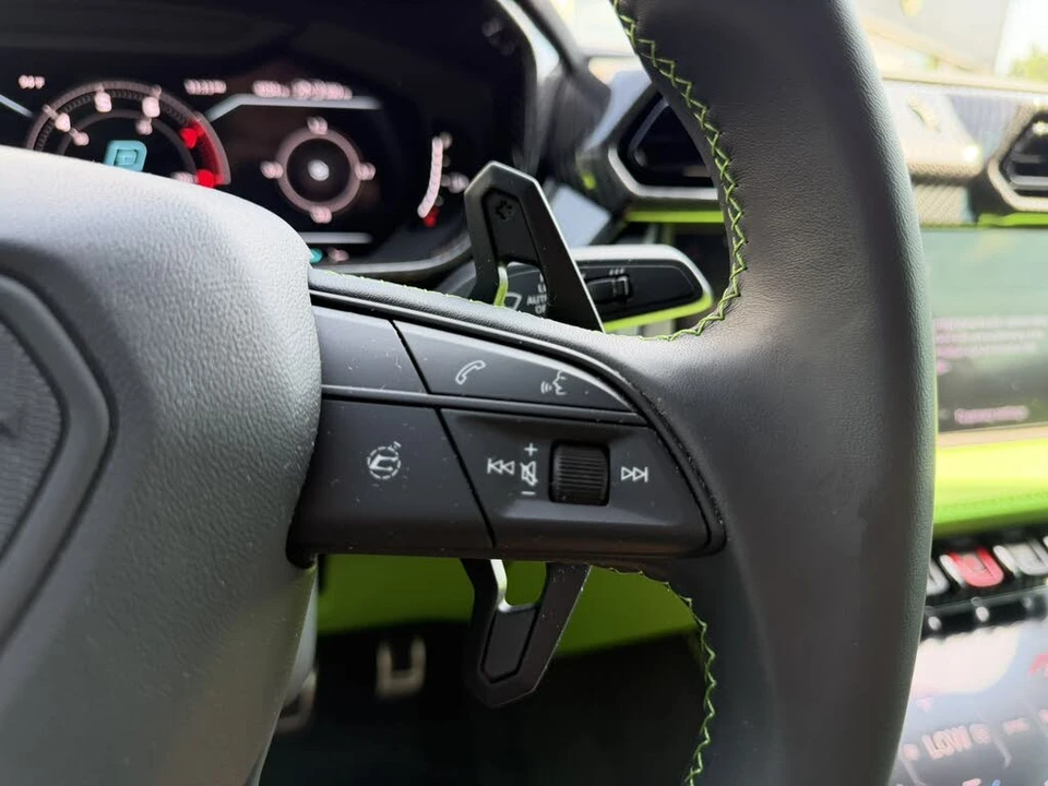 2025 Lamborghini Urus SE - Image 20 of 31