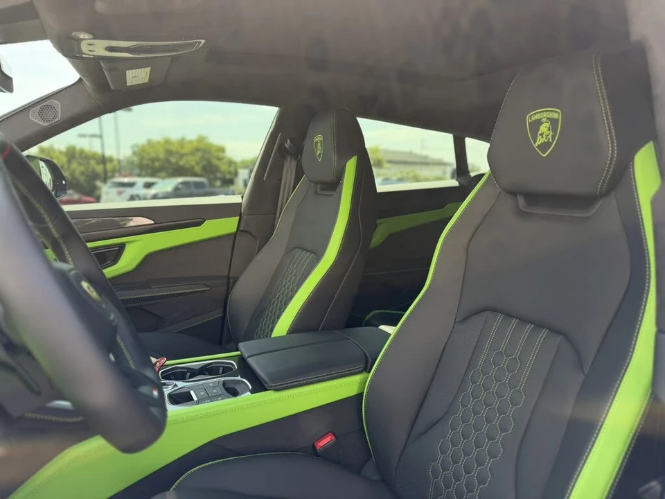 2025 Lamborghini Urus SE - Image 29 of 31