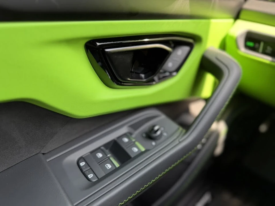 2025 Lamborghini Urus SE - Image 17 of 31