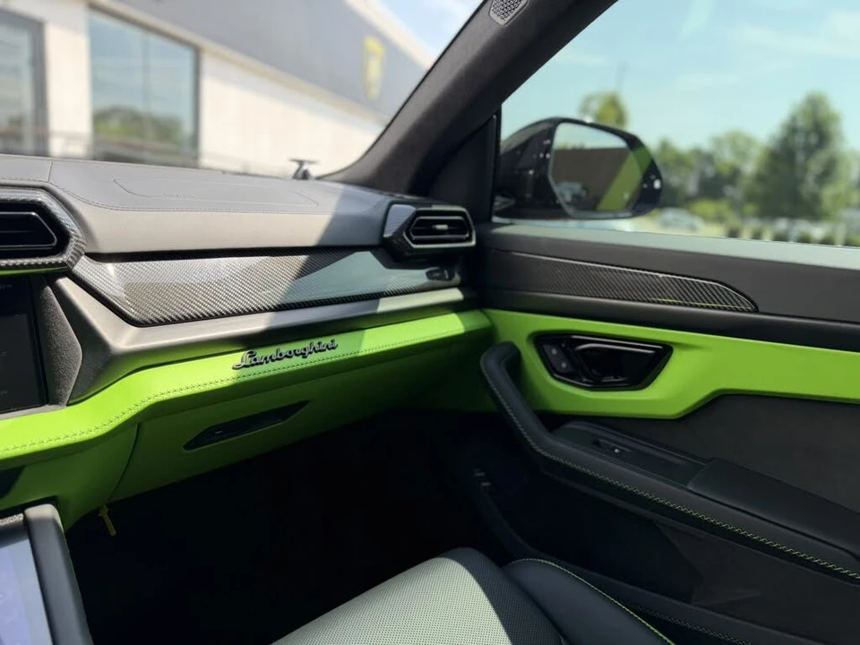 2025 Lamborghini Urus SE - Image 16 of 31