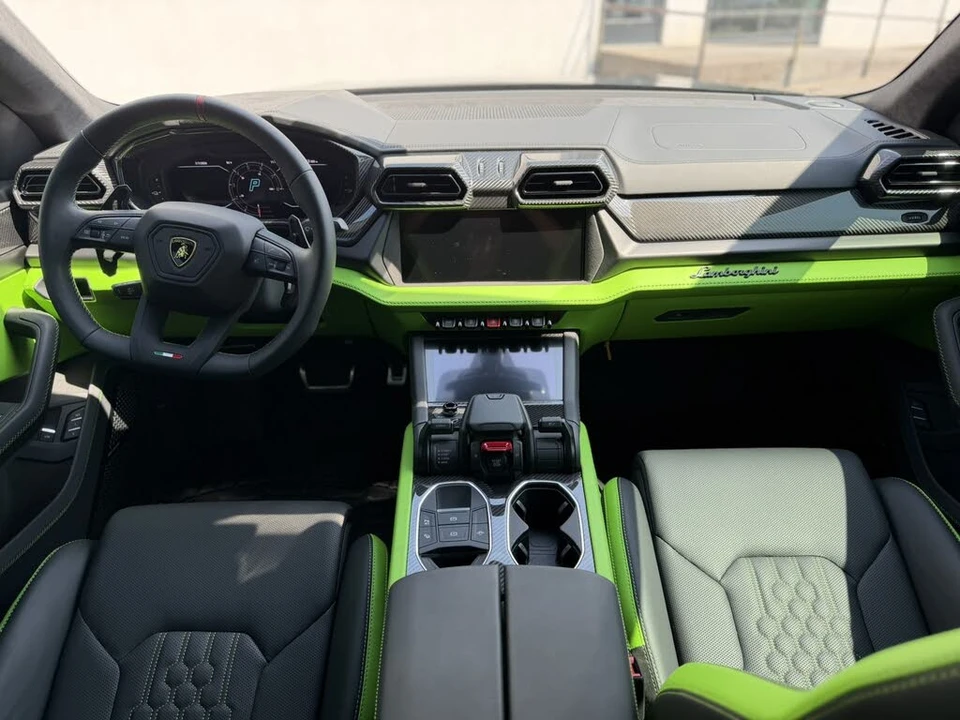 2025 Lamborghini Urus SE - Image 25 of 31