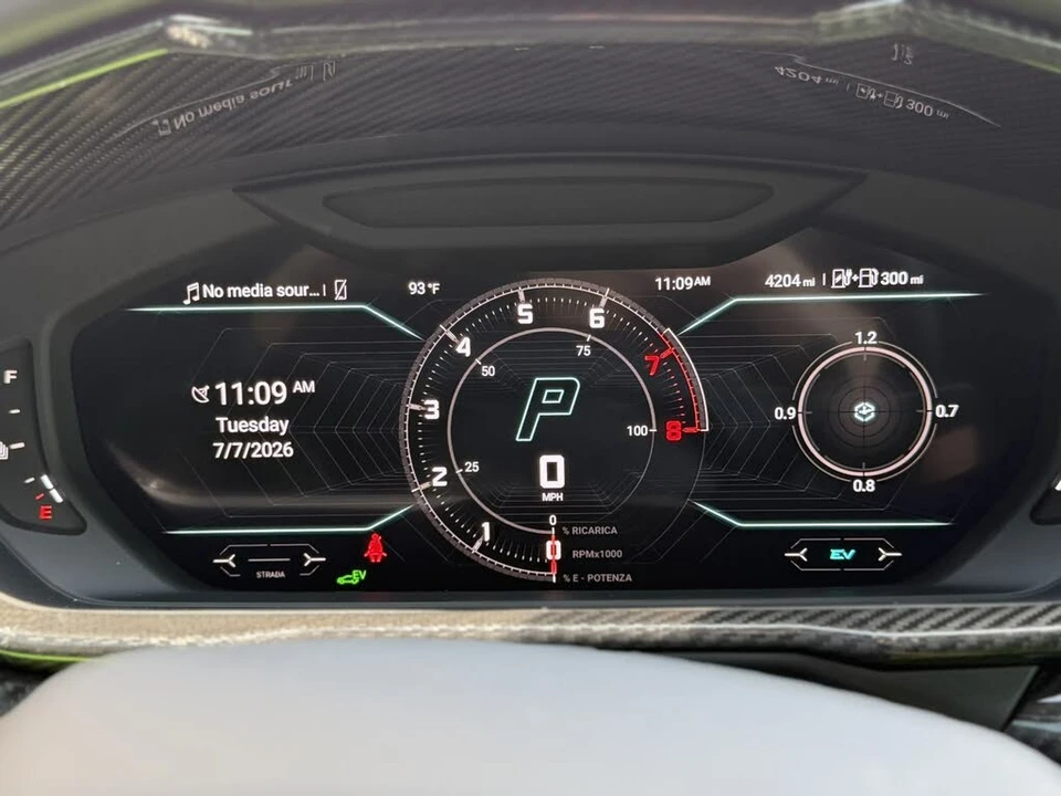 2025 Lamborghini Urus SE - Image 11 of 31