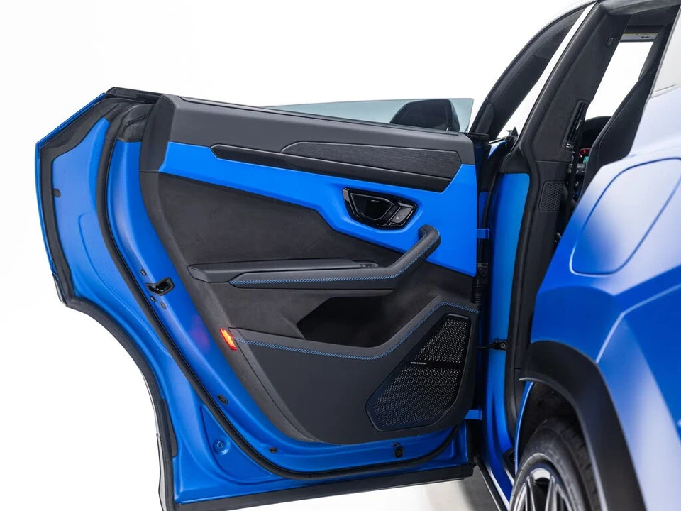 2025 Lamborghini Urus SE - Image 28 of 31