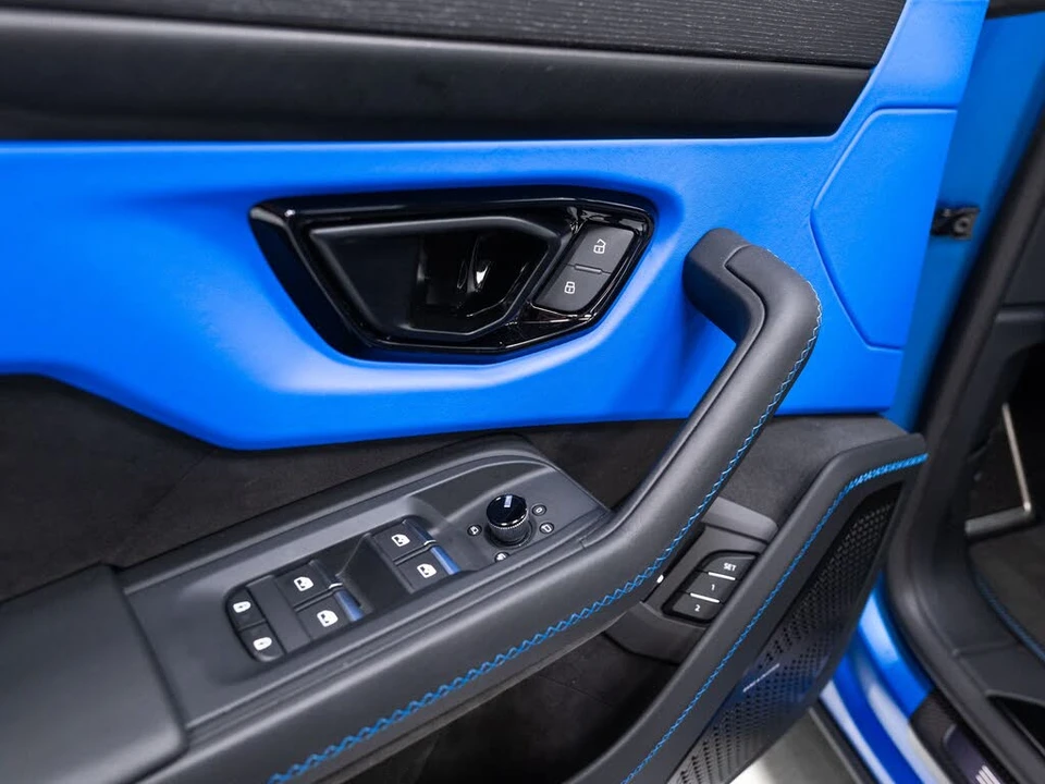 2025 Lamborghini Urus SE - Image 18 of 31